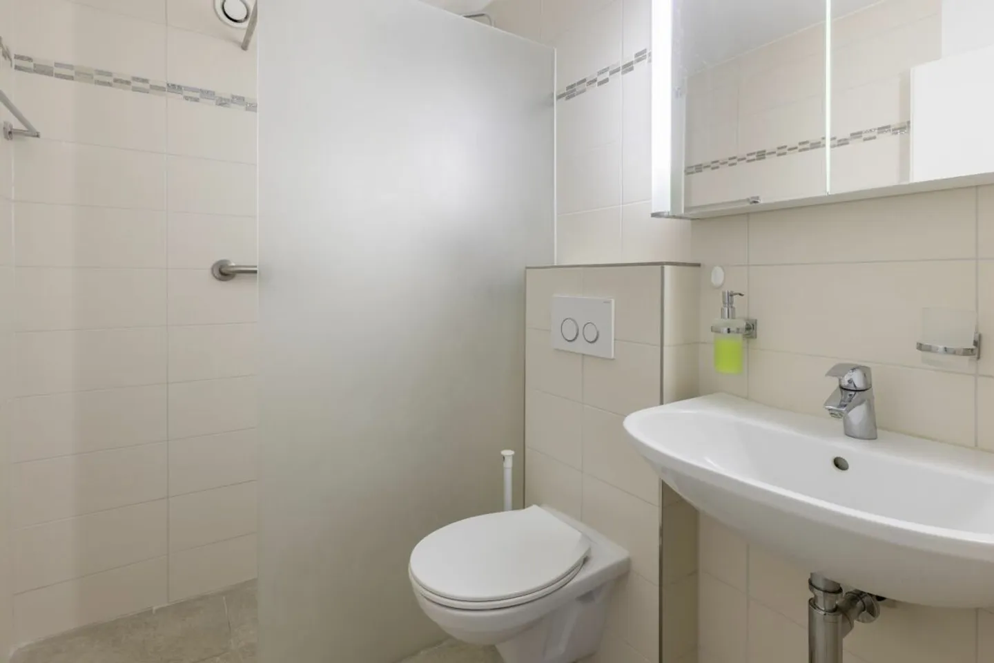 Appartement avec potentiel dans un bon emplacement à Bassersdorf - Photo 4 sur 7