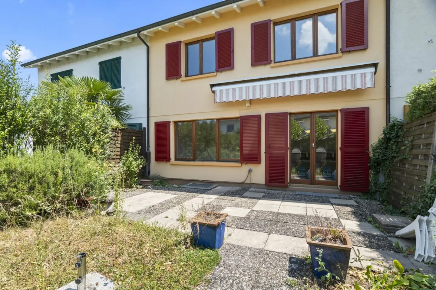 Terraced House Seeks Family - Photo 9 of 11