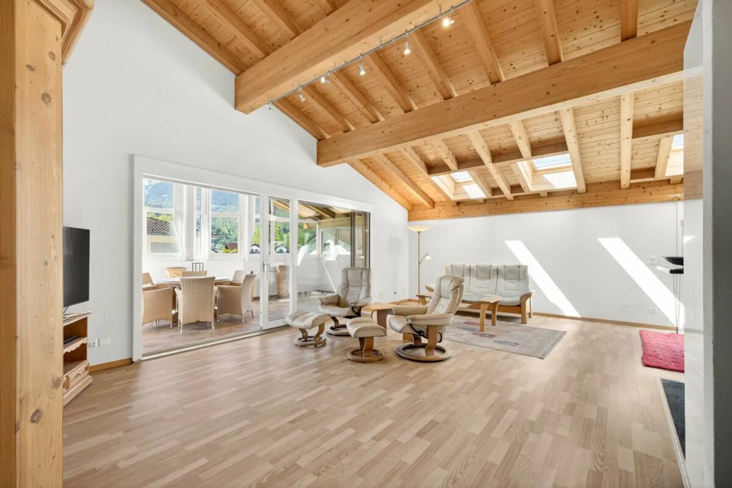 Penthouse unique de 4,5 pièces avec magnifique véranda à vendre - Photo 5 sur 13