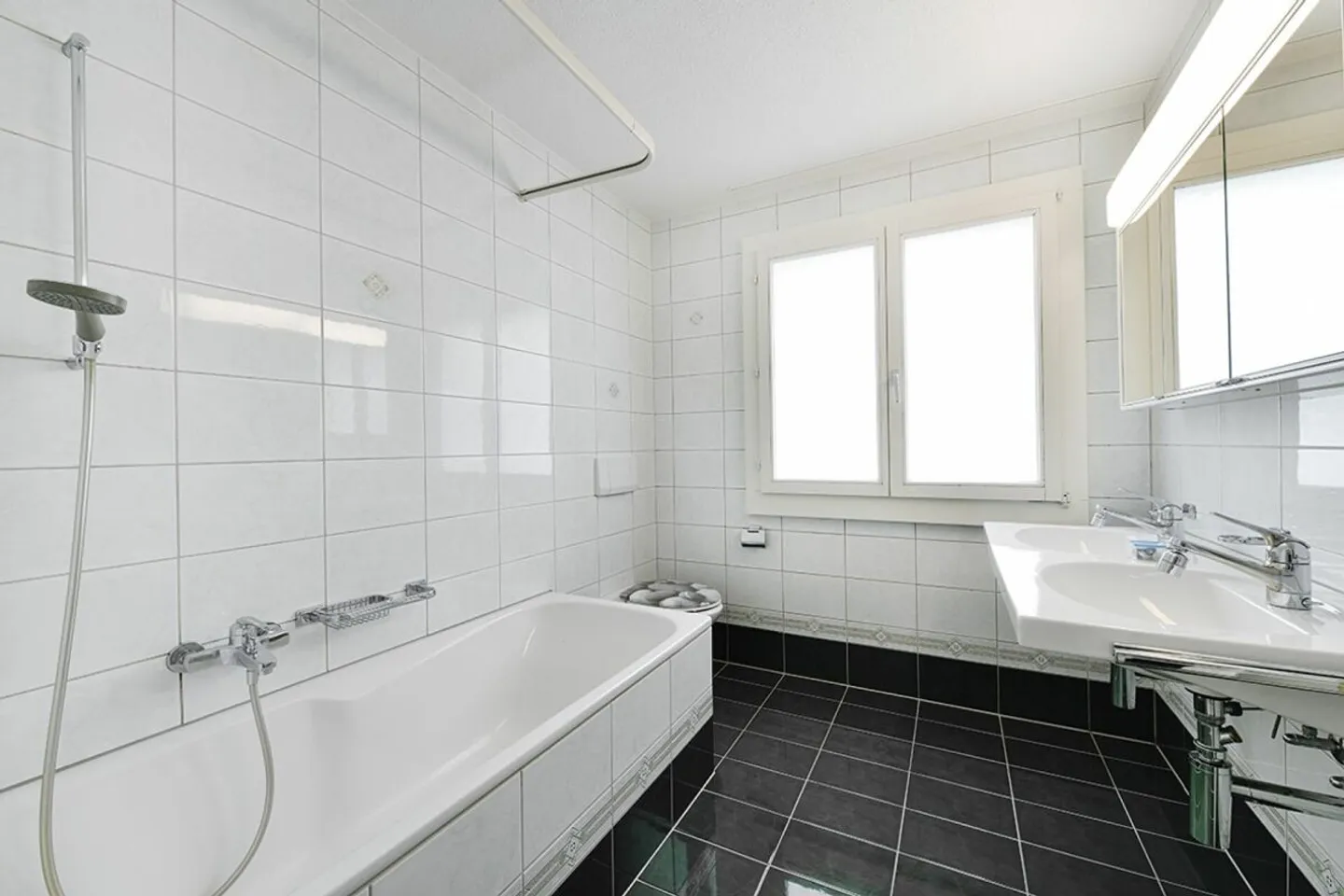 Attractive 3.5-room garden apartment with spacious outdoor seating area - Photo 7 of 11