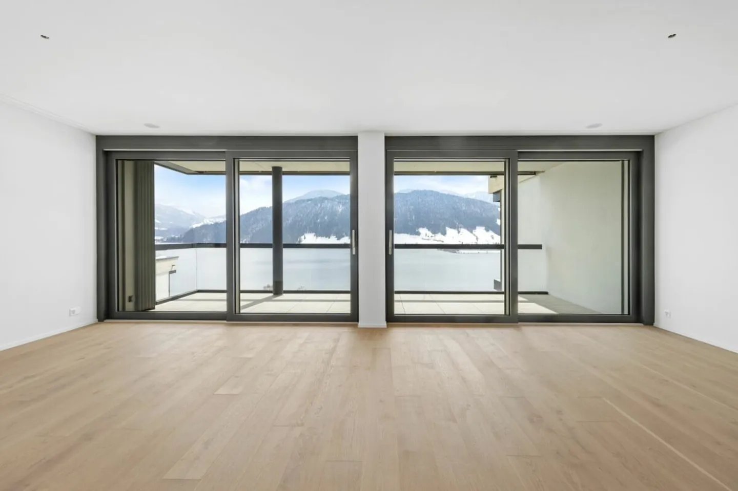 New building - First occupancy with direct access to the lake - Photo 5 of 11