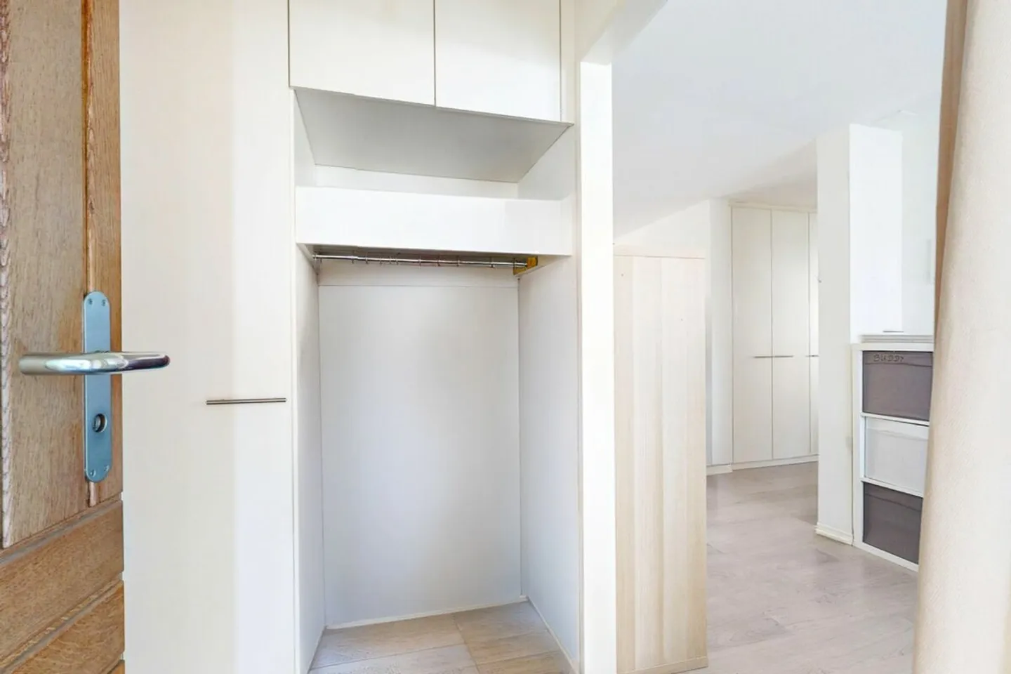 Appartement bien entretenu avec balcon, cave, grenier et place de parking - Photo 4 sur 13