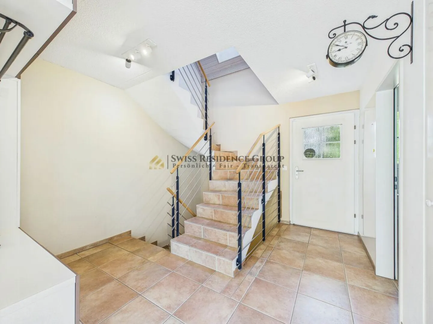 A Home with Character - 5.5 Rooms, Pool, Pizza Oven and High Quality of Life - Photo 2 of 13