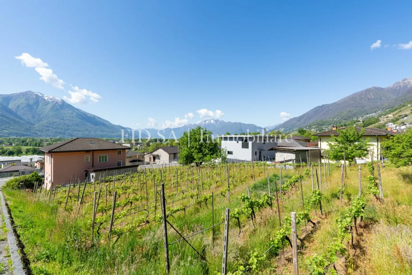 GORDOLA - 4 modern single-family homes with garden in sunny location - Photo 2 of 5