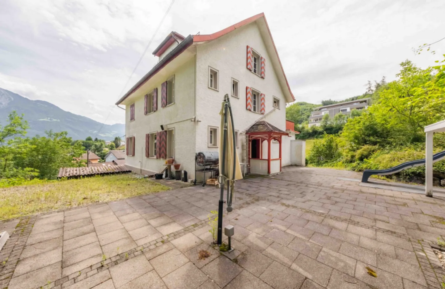 Casa trifamiliare con progetto di costruzione approvato per 3 appartamenti aggiuntivi - Foto 3 di 12