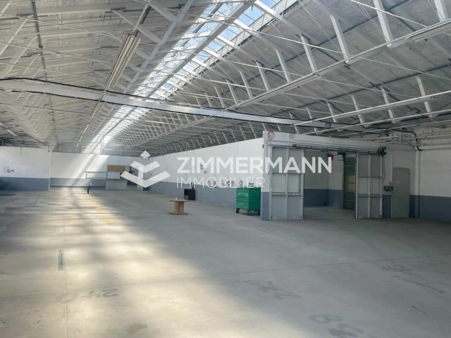 Ampio spazio industriale di 1.020 m² con area esterna a Meyrin - Foto 2 di 5