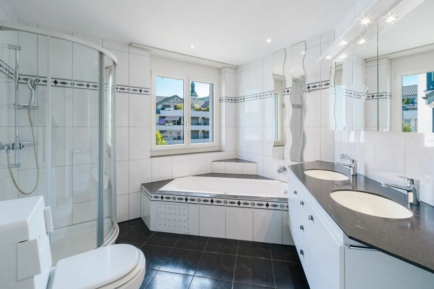 Attractive condominium with balcony and panoramic view into the greenery - Photo 5 of 9