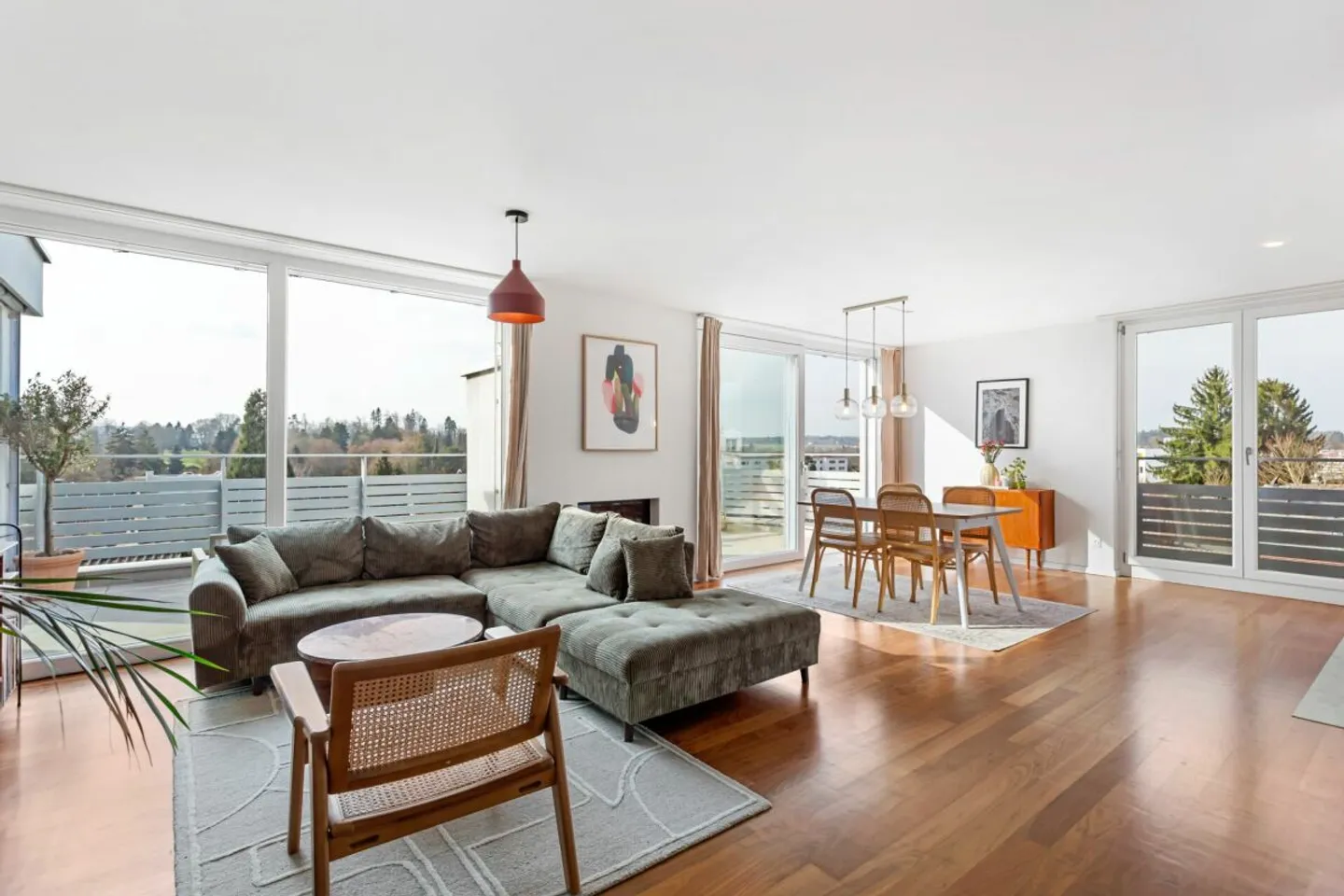 Elegante Attikawohnung an sonniger Hanglage in Zürich-Seebach - Photo 1 of 9