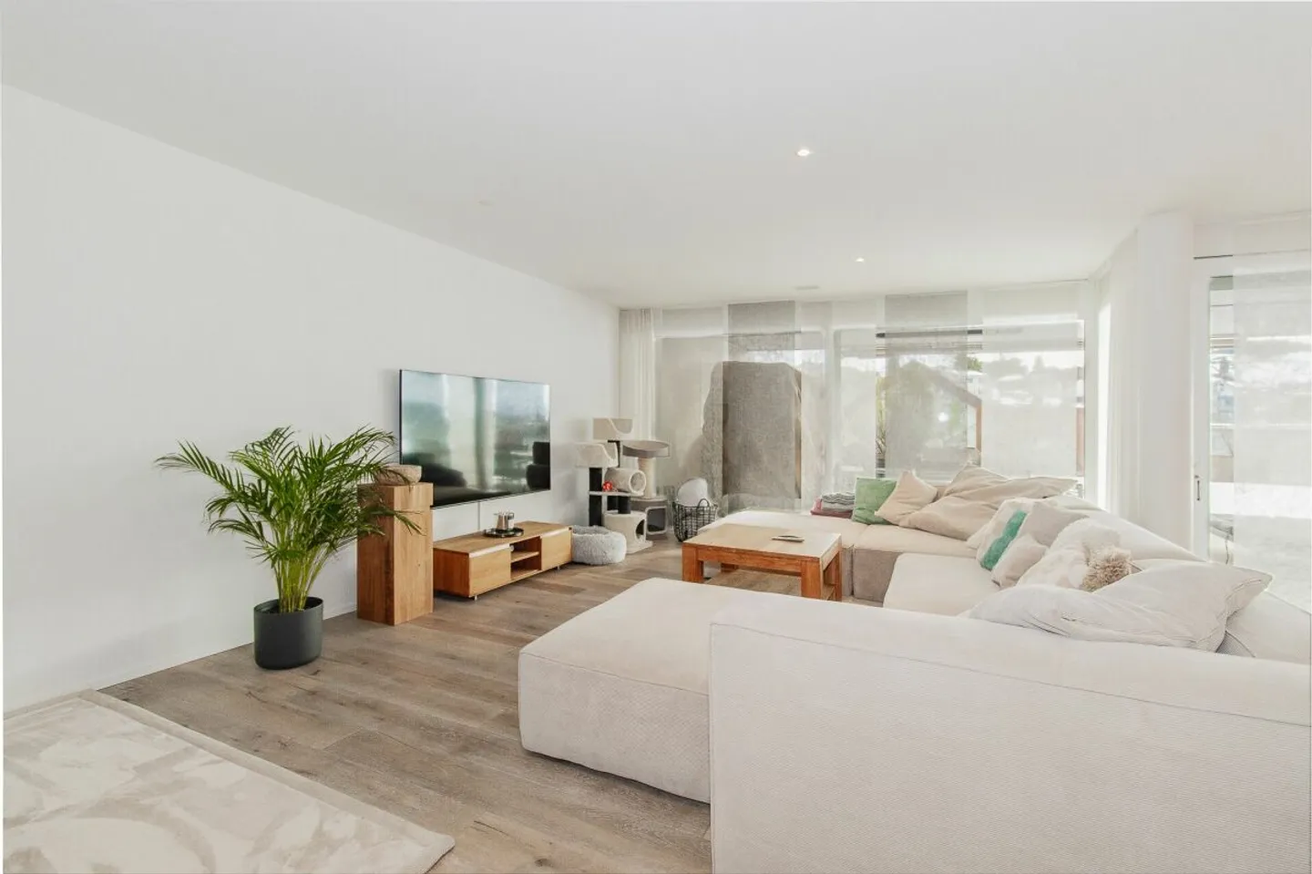 Premium Garden Apartment with Huge Outdoor Area and Impressive Views - Photo 10 of 13