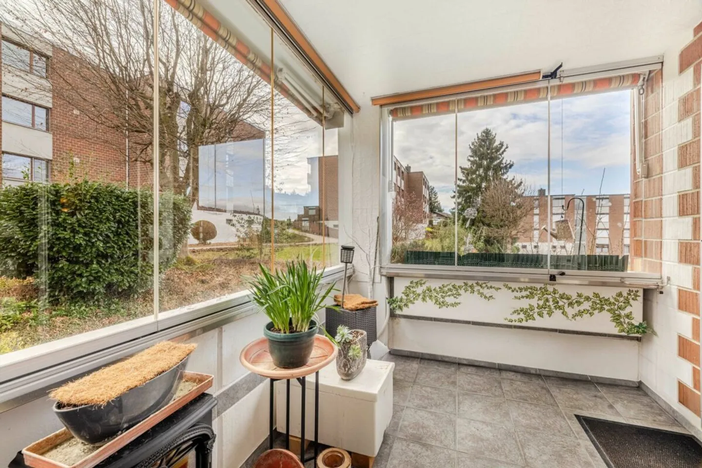 Appartamento 4.5 stanze ristrutturato con stile in una zona residenziale tranquilla di Uzwil - Foto 9 di 11