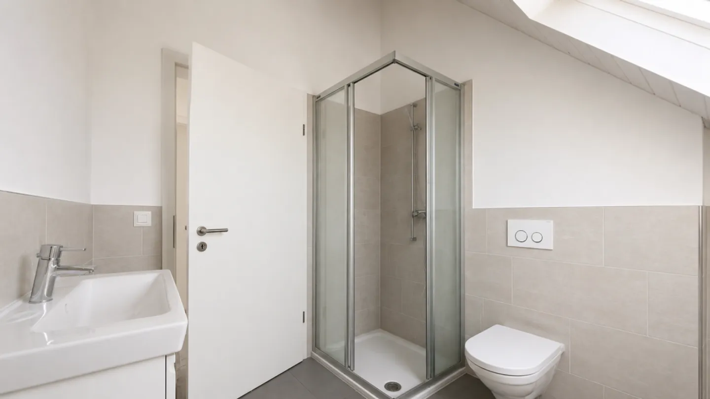 Appartamento attico moderno e luminoso con aria condizionata e impianto solare - Foto 7 di 11