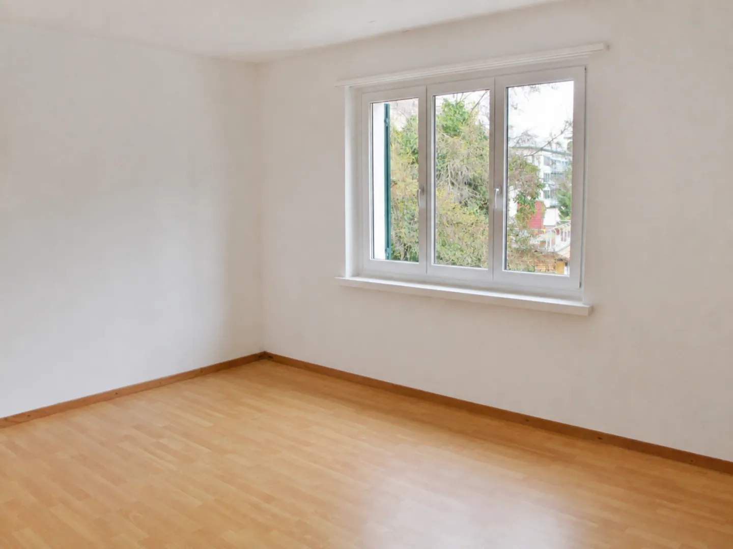 Appartement spacieux de 4 pièces dans un emplacement calme et bien desservi - Photo 6 sur 8