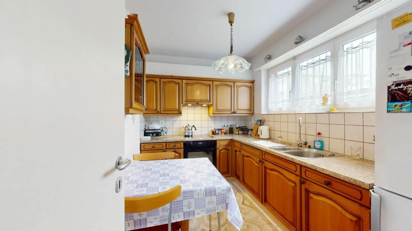 Casa familiare in una posizione tranquilla e centrale a Reinach BL - Foto 3 di 6