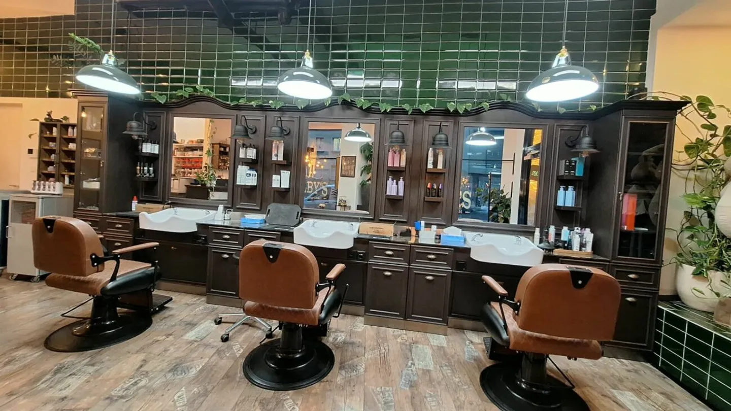 Parrucchiere e Barbershop subito pronti in posizione centrale - Foto 4 di 13