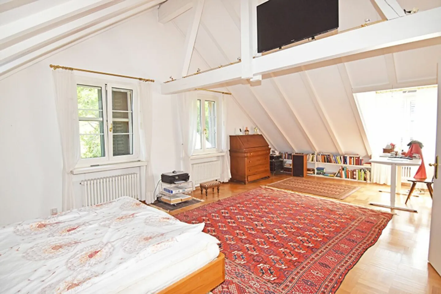 Cozy Home with Panoramic View - Photo 8 of 13