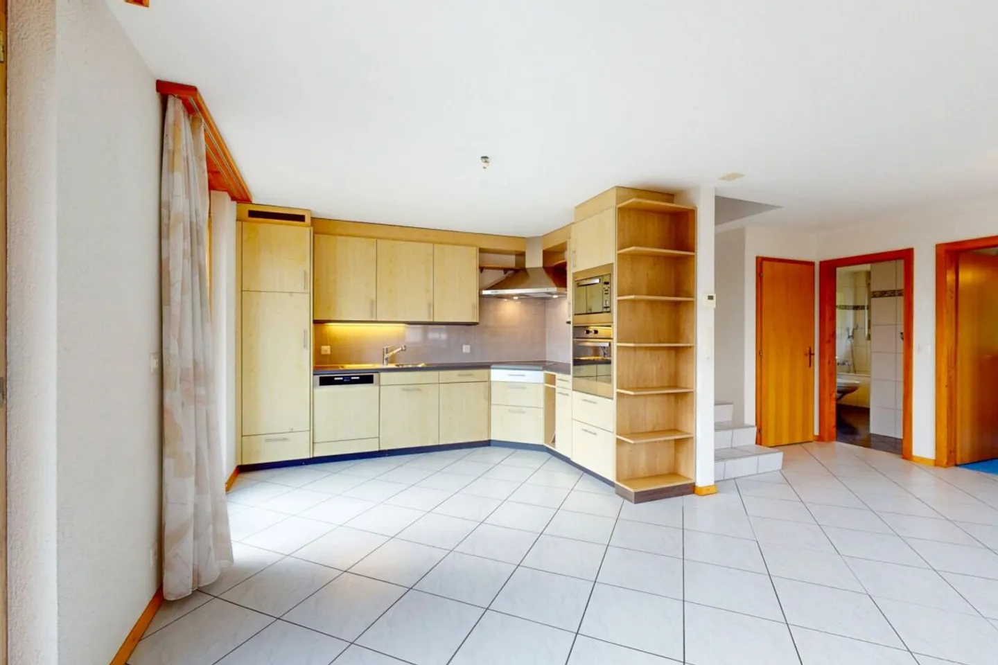 Deux appartements, une maison pleine de possibilités - Photo 10 sur 13