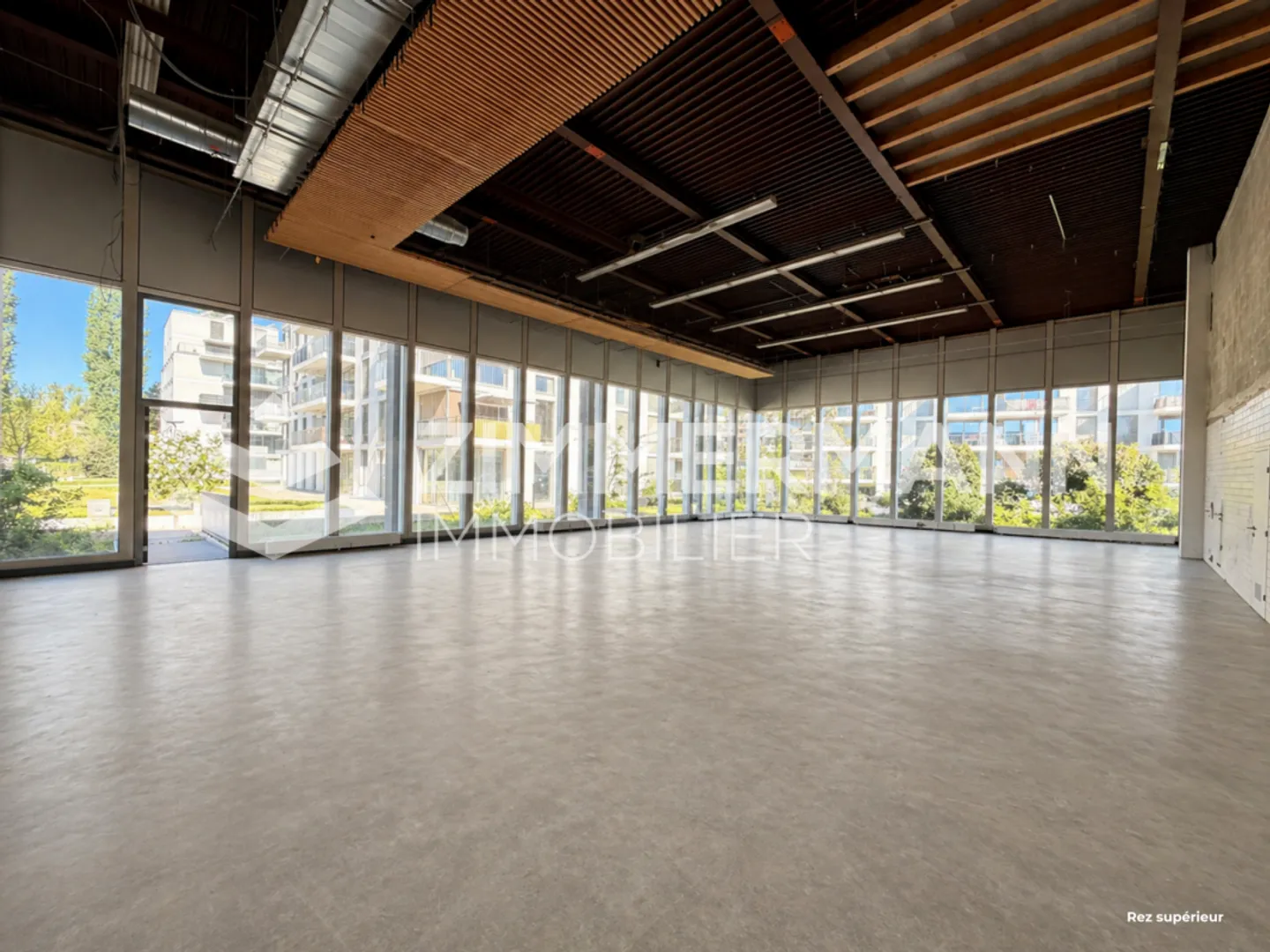 Commercial space on the ground floor 525m2 - Photo 3 of 13