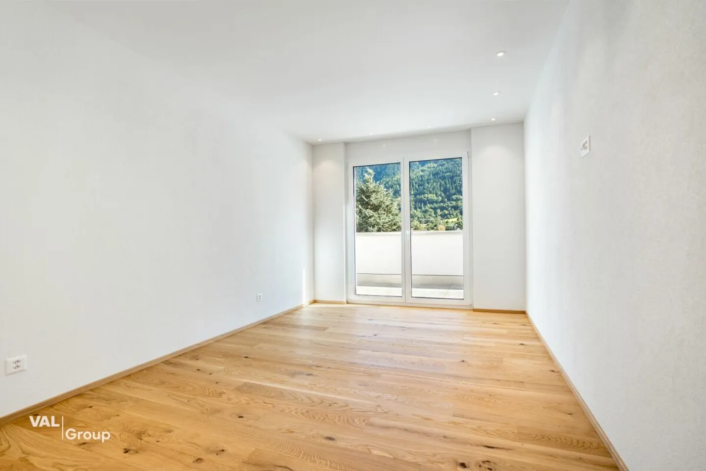Tee off, arrive and breathe easy: Exclusive penthouse in the golf residence - Photo 4 of 12