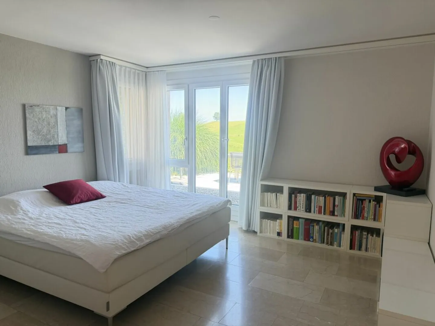 3,5 Zimmer Terrassenhaus in ruhiger, sonniger Lage mit unverbaubarer Weitsicht auf den Zürichsee und in die Alpen - Photo 7 of 13