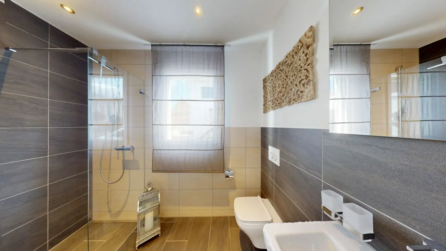 Living at a high level - with pool and exclusive amenities - Photo 12 of 13