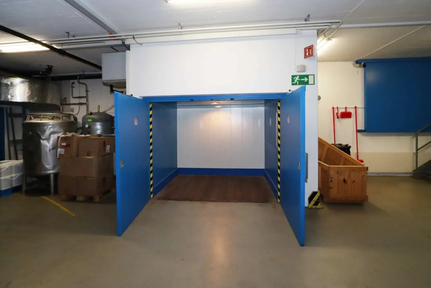 Bâtiment industriel et commercial Ouest à Mitlödi GL - Photo 7 sur 13