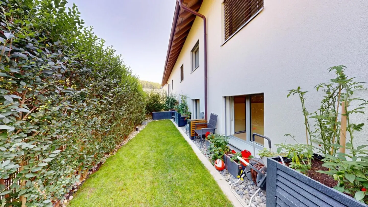 APPARTAMENTO GIARDINO MODERNO 3.5 STANZE CON LOGGIA - Foto 11 di 13