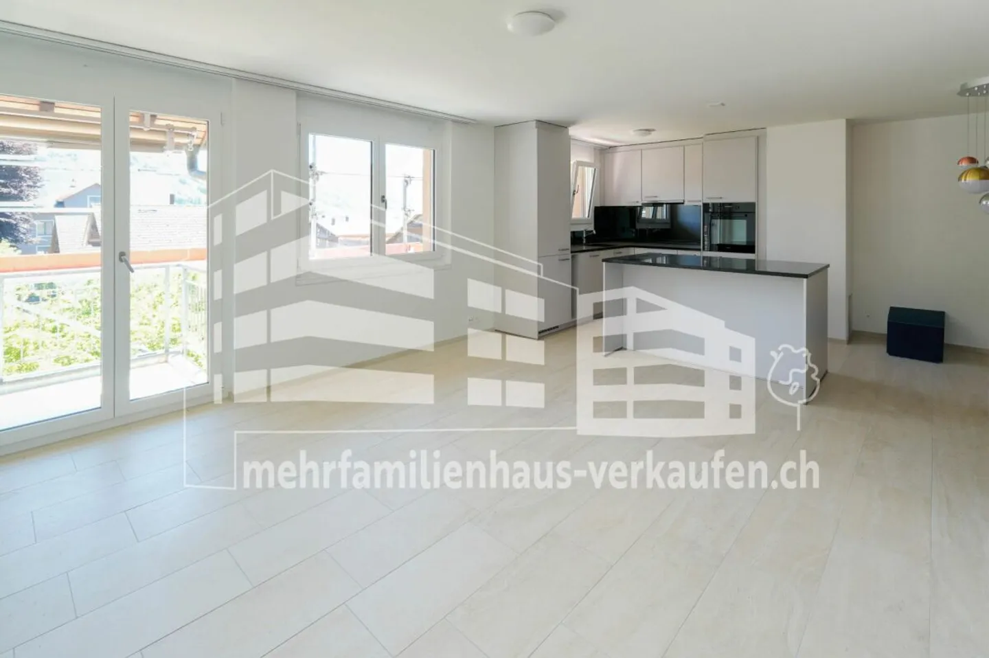 Mehrfamilienhaus mit Nebengebäude - Foto 7 von 13