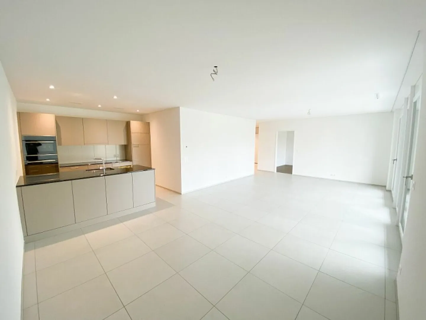 Garden apartment with great seating area seeks new tenants - Photo 4 of 7