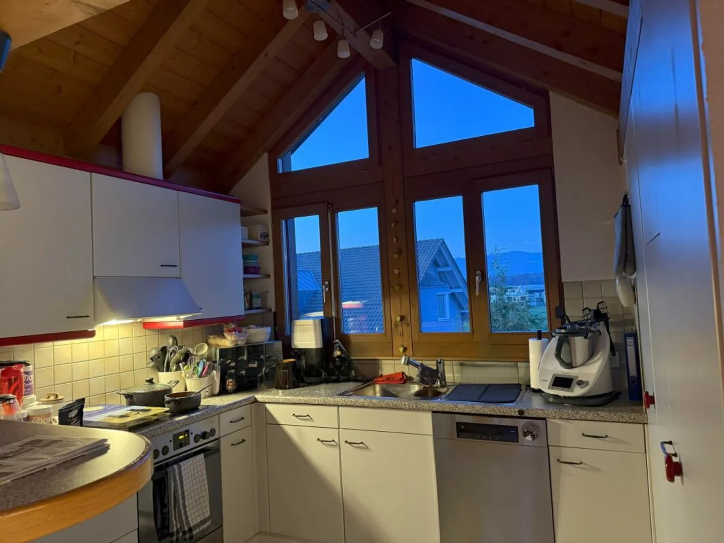 Attikawohnung mit grosszügigem und gemütlichem Innenausbau - Photo 6 of 13