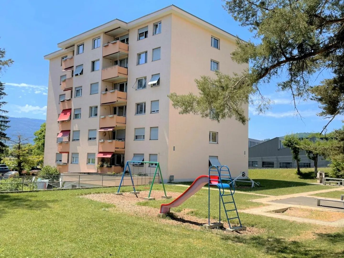 Bel appartement 3.5 pièces rénové avec vue à Delémont - Foto 2 di 13