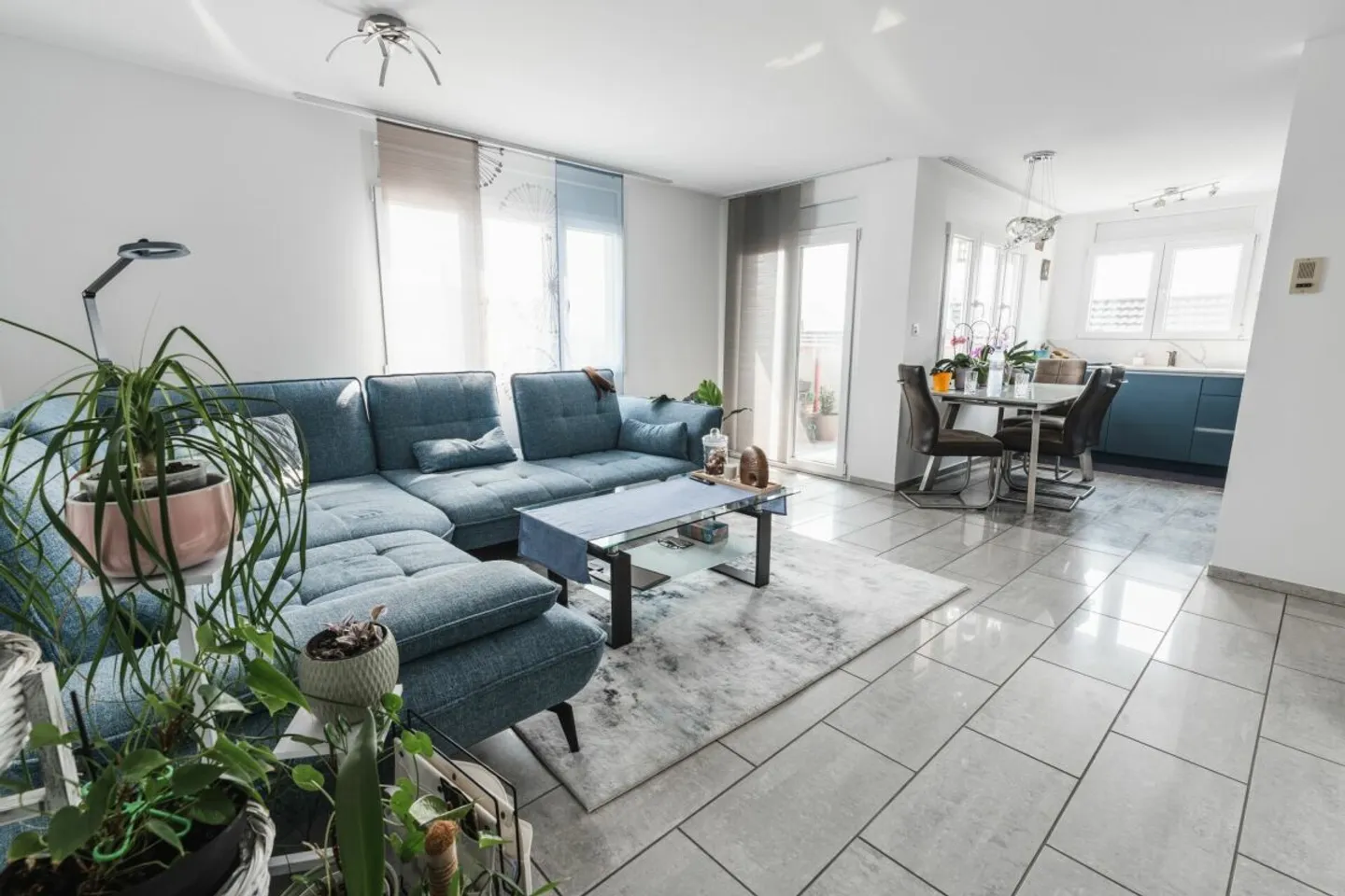 renovierte 4.5 Zimmer Wohnung an zentraler Wohnlage - Photo 3 sur 8