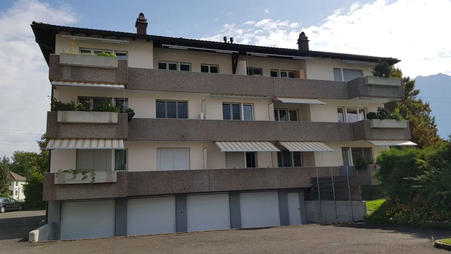 Attractive 2½-room apartment with good transport connections - Photo 1 of 9