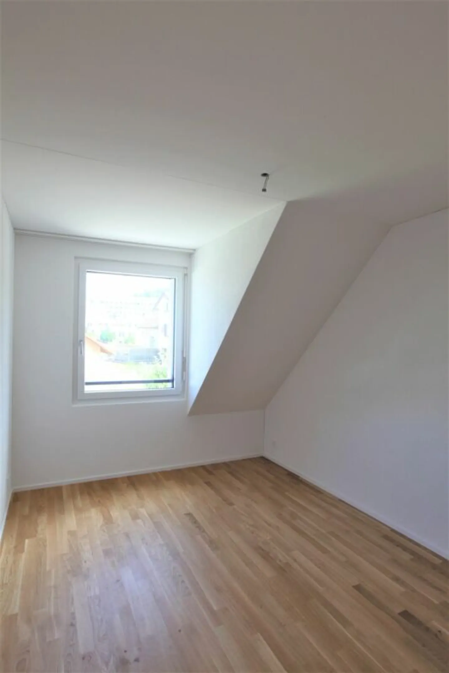 Appartement confortable de 4,5 pièces avec balcon et vue sur la verdure. - Photo 7 sur 11