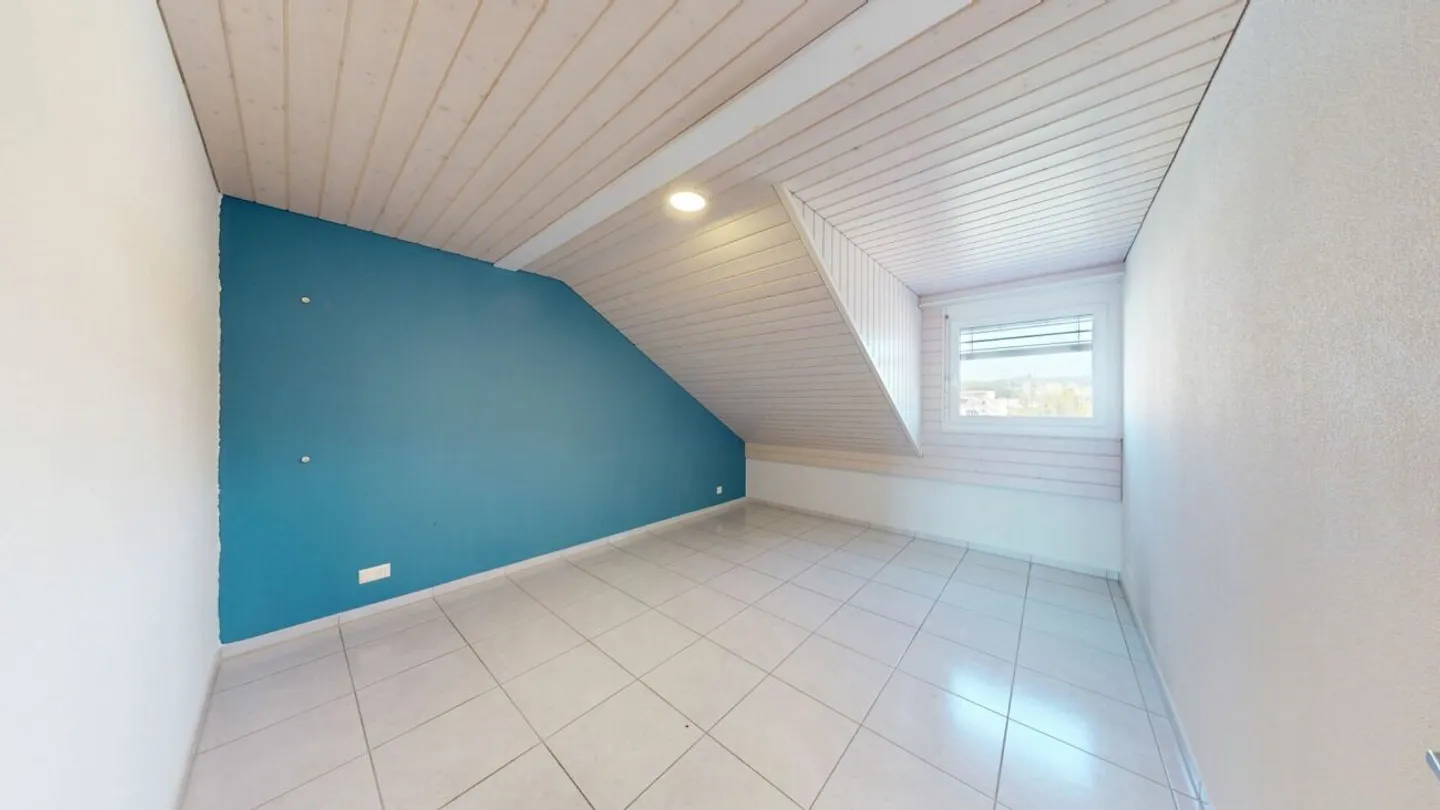 Spacious Maisonette with Balcony - Photo 6 of 10