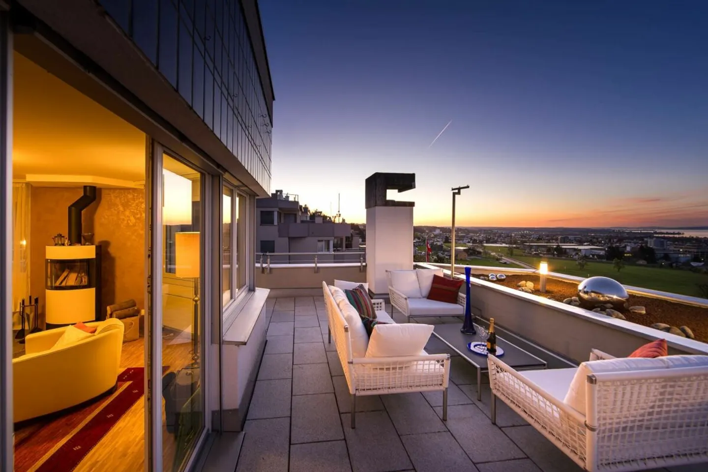 4.5-ZIMMER-TERRASSENRESIDENZ MIT 180°-BODENSEESICHT -  GROSSZÜGIG WOHNEN IN PRIVILEGIERTER HANGLAGE - Foto 3 di 13