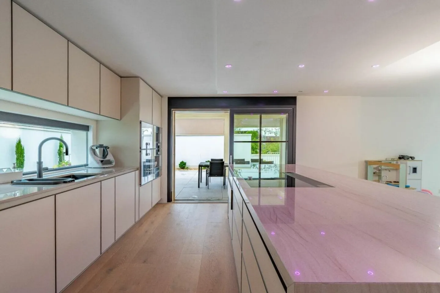 Luxushaus mit Designerküche - Foto 8 von 13