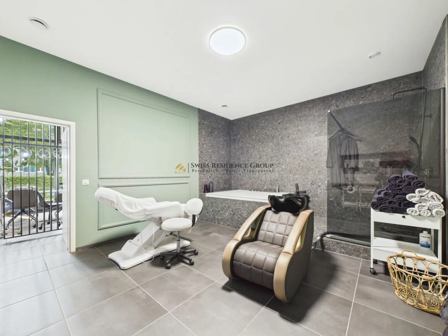 Exclusive practice/commercial space with high-quality expansion in a central location - Photo 11 of 13