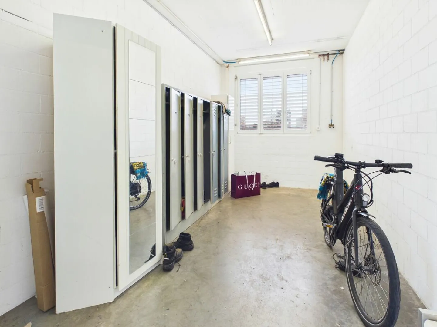 Sala con 4 stanze (circa 350 m²) - ideale come garage/officina a Rafz - Foto 7 di 9