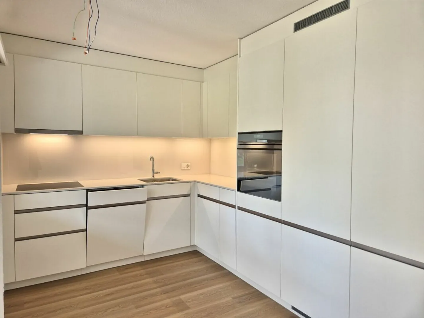 Spacious and bright 4.5 room apartment with heated winter garden - First occupancy after loving overall renovation - Photo 5 of 11