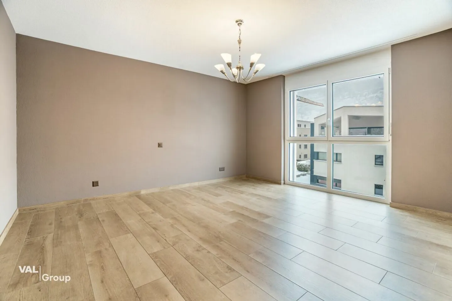 Viel Platz zum Leben: Hochwertige 5,5-Zimmer-Wohnung mit Balkon in Visp - Foto 5 von 13