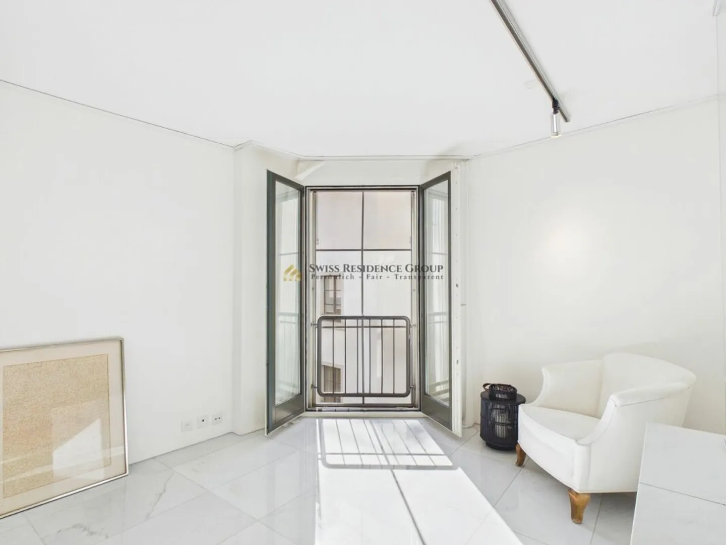 Exclusive 2.5-room apartment with Grossmünster & Limmat view - Photo 10 of 13