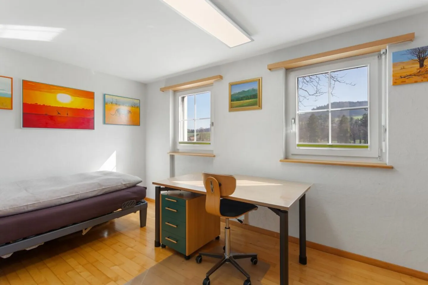 Well-maintained end-of-terrace house with a view of greenery - Photo 10 of 13