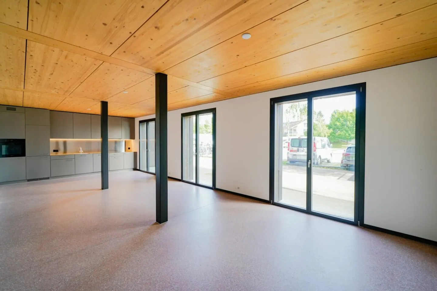 Appartement en rez-de-chaussée exclusif avec des possibilités d'utilisation polyvalentes - Photo 2 sur 13