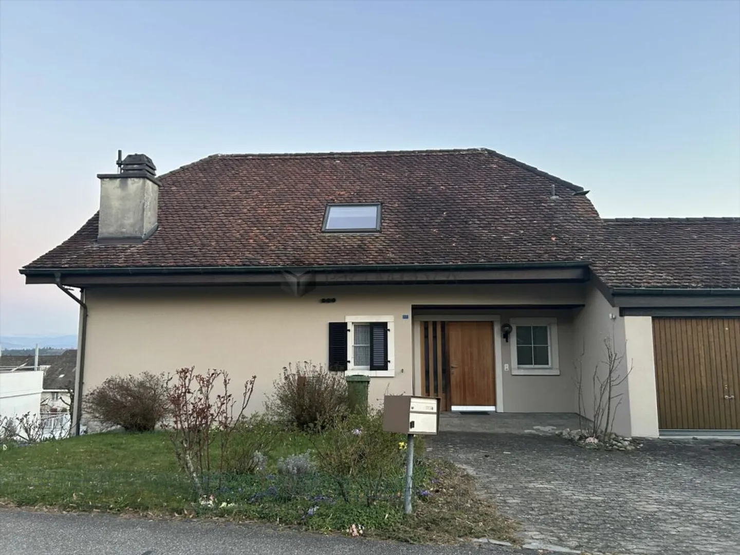 Terrassenparadies mit Fernblick als Ruhepol in steuergünstiger Toplage - Foto 1 von 8