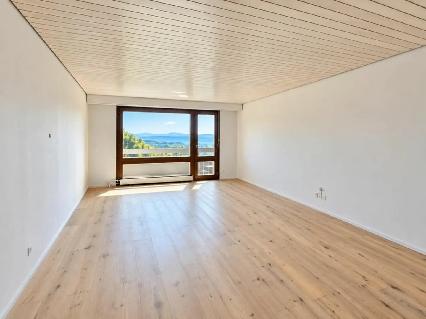 Geräumige Wohnung mit Panoramablick - Foto 3 von 10