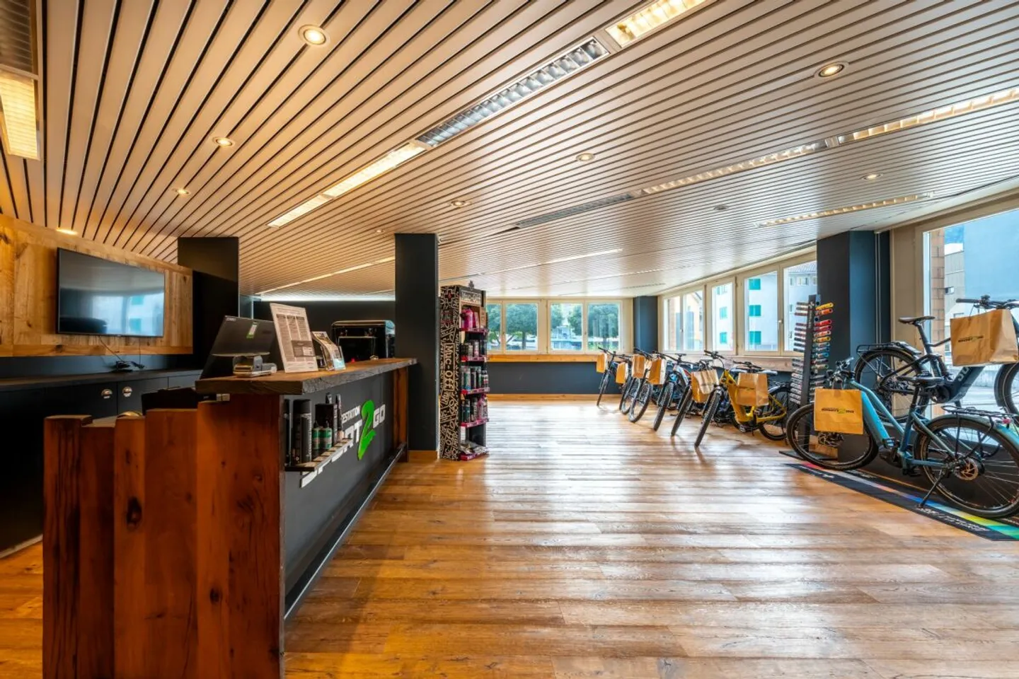 Espaces commerciaux au rez-de-chaussée avec possibilité de reprise des aménagements - Photo 4 sur 11