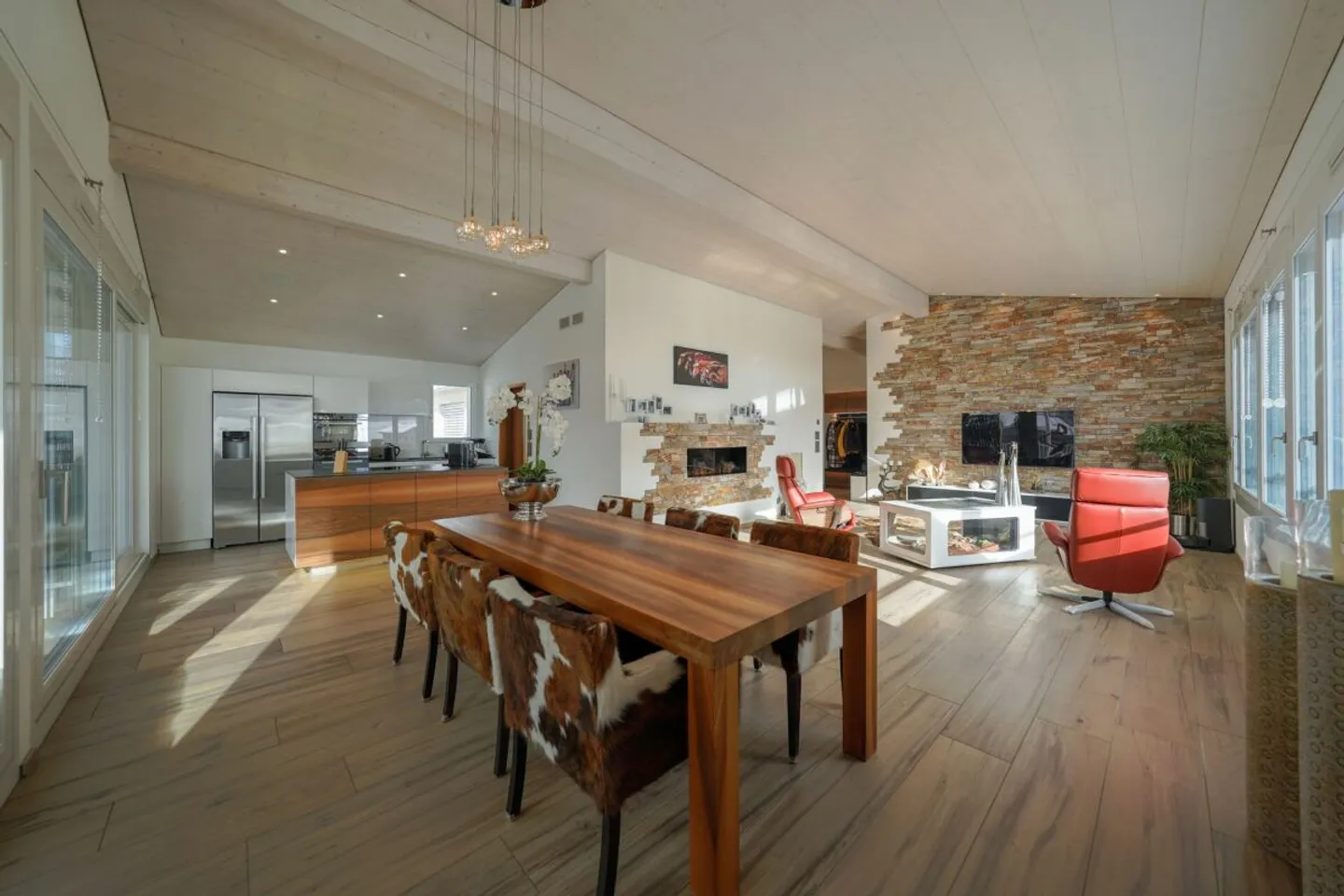 Un luxe pur! Élégante oasis de 4,5 pièces avec une hauteur sous plafond de 6 m, salle de bain spa attenante et loggia vitrée - Photo 1 sur 13