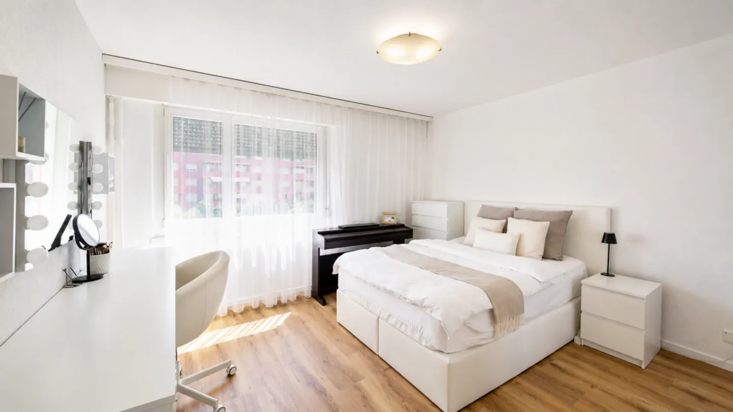 Wohnen zwischen See und Stadt - gepflegte 4.5-Zimmer-Wohnung nur wenige Schritte vom Greifensee entfernt - Photo 6 of 13