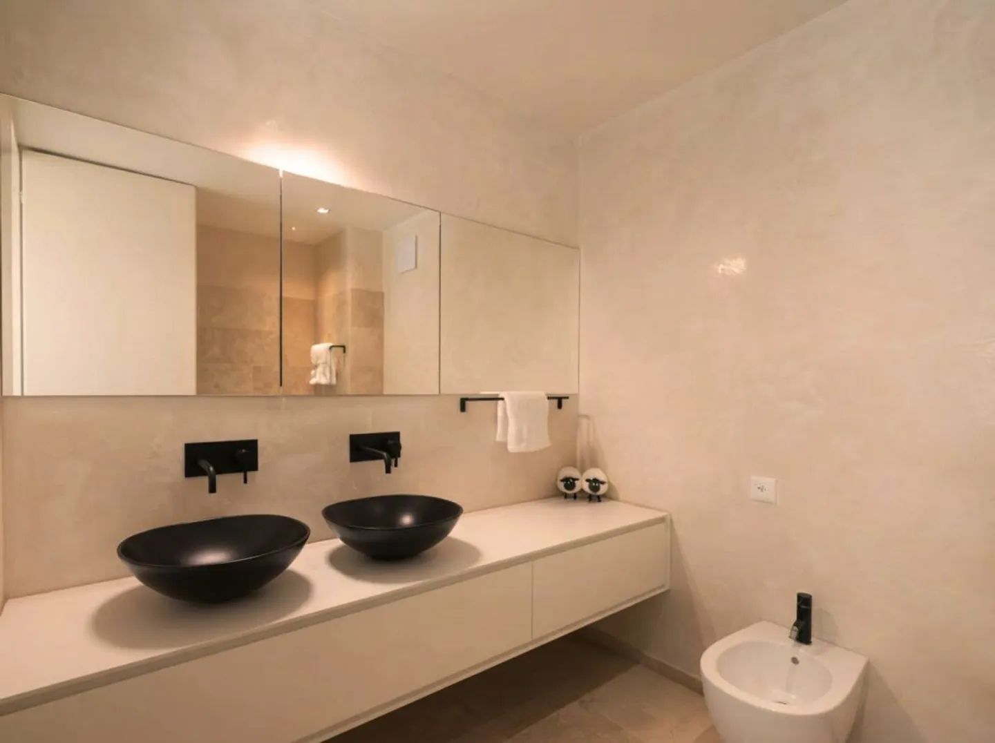 Luxuriöse 3.5 Zimmerwohnung mit Seesicht, 2 grossen Sonnenterrassen, Schwimmbad und Wellnessbereich - Foto 3 di 13
