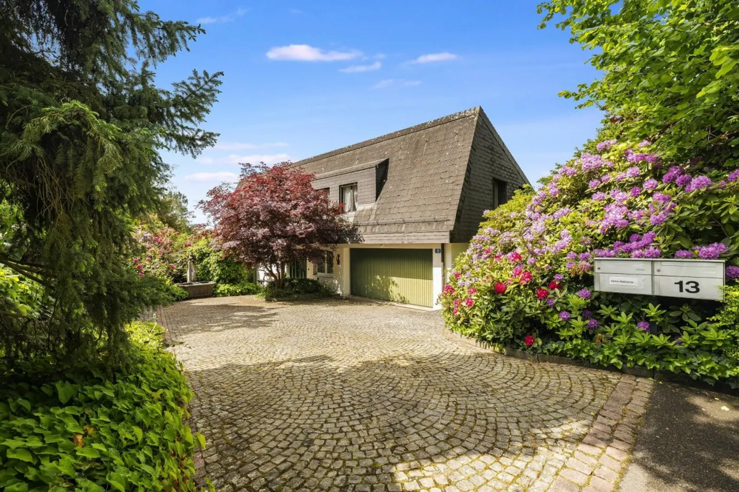 Exclusive 9-room single-family house with wellness area, double garage and stunning views - Photo 1 of 13